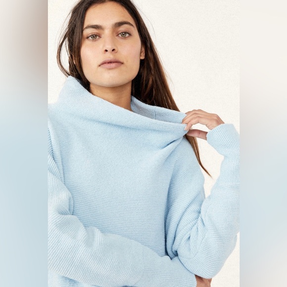 Free People Sweaters - Free People Dream Blue Ottoman slouch tunic, size Medium, new with tags 🩵